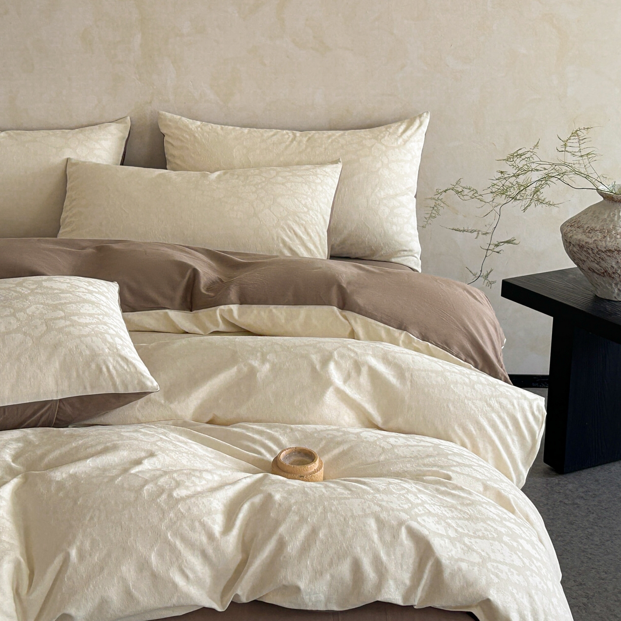 91家纺网 家纺一手货源 找家纺 618家纺 2025新款全棉磨毛提花法式双拼四件套-赫本系列 赫本-漫叶棕