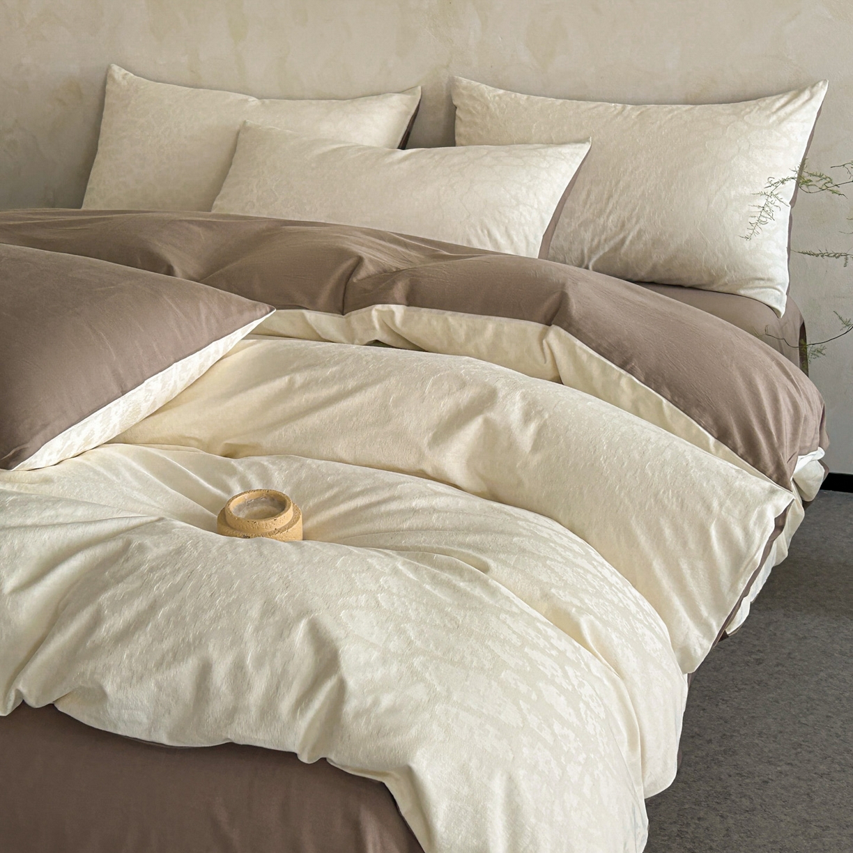 91家纺网 家纺一手货源 找家纺 618家纺 2025新款全棉磨毛提花法式双拼四件套-赫本系列 赫本-漫叶棕