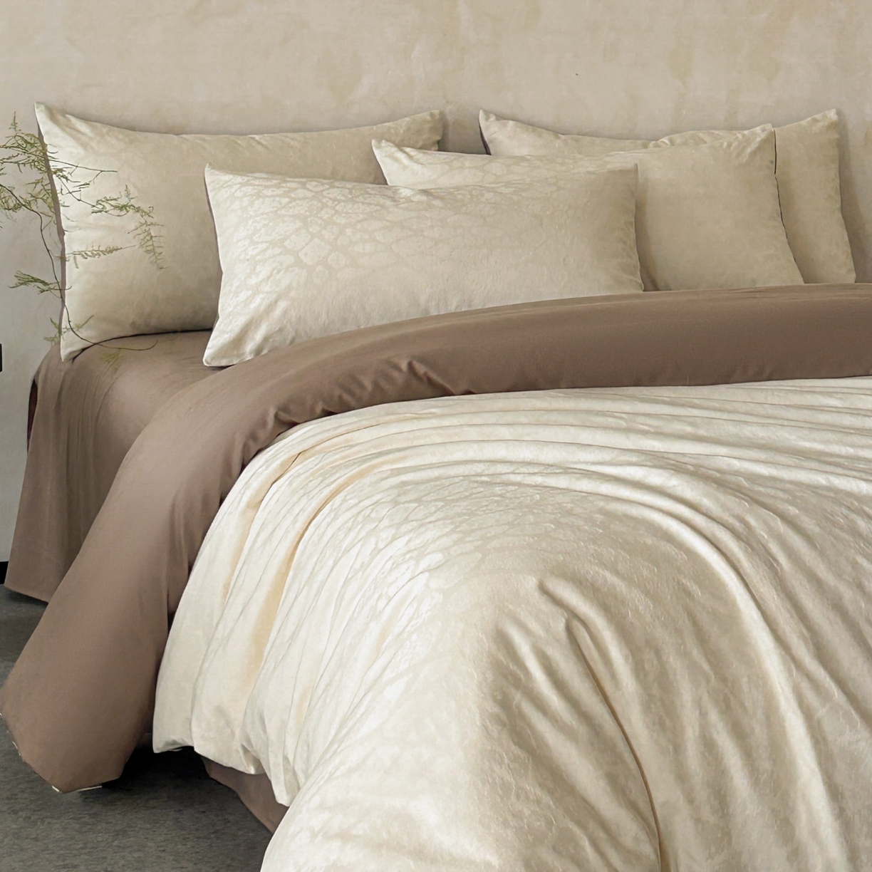 91家纺网 家纺一手货源 找家纺 618家纺 2025新款全棉磨毛提花法式双拼四件套-赫本系列 赫本-漫叶棕