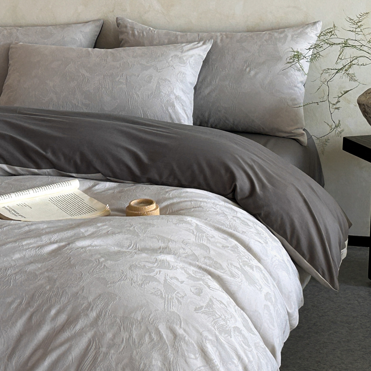 91家纺网 家纺一手货源 找家纺 618家纺 2025新款全棉磨毛提花法式双拼四件套-赫本系列 赫本-摩卡灰