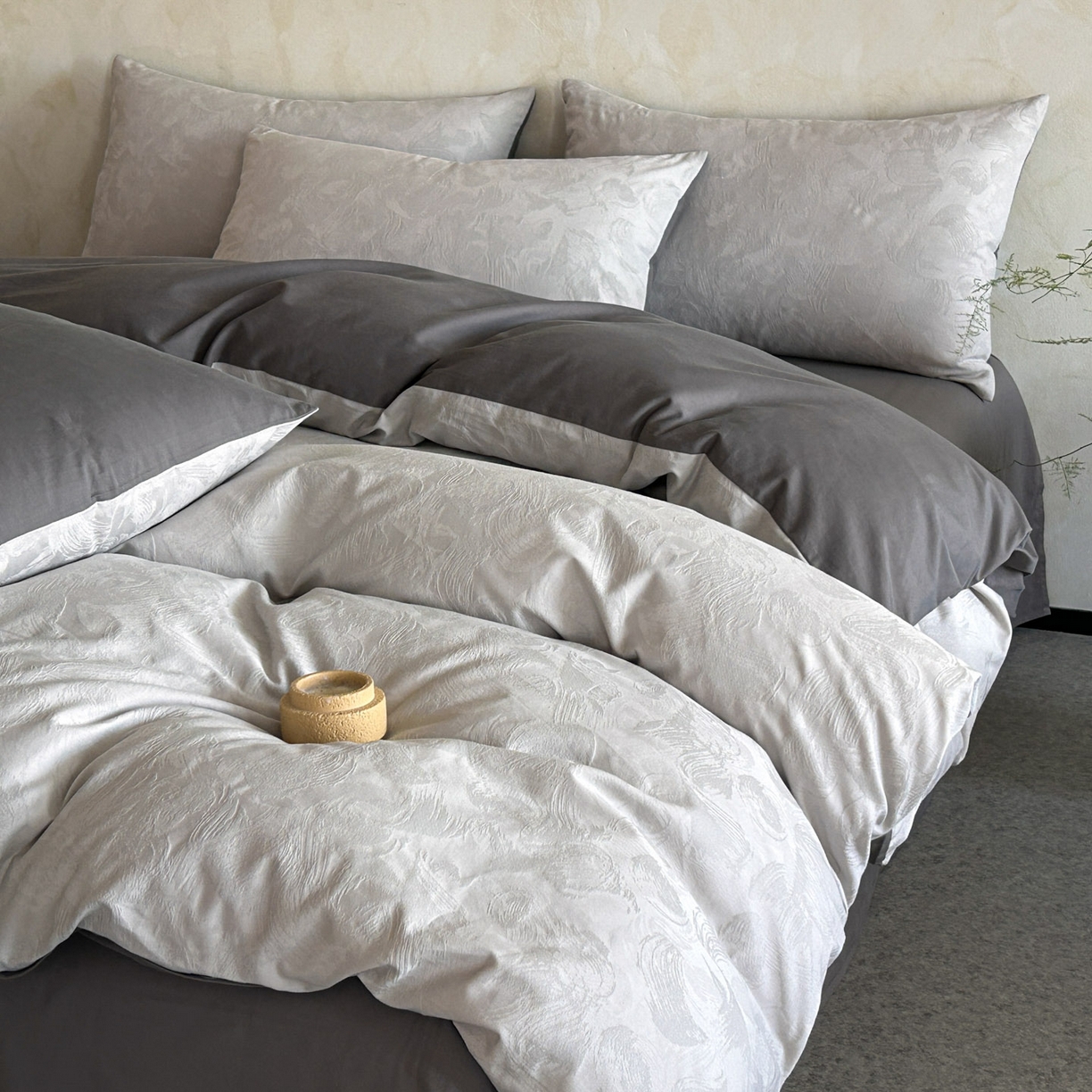 91家纺网 家纺一手货源 找家纺 618家纺 2025新款全棉磨毛提花法式双拼四件套-赫本系列 赫本-摩卡灰