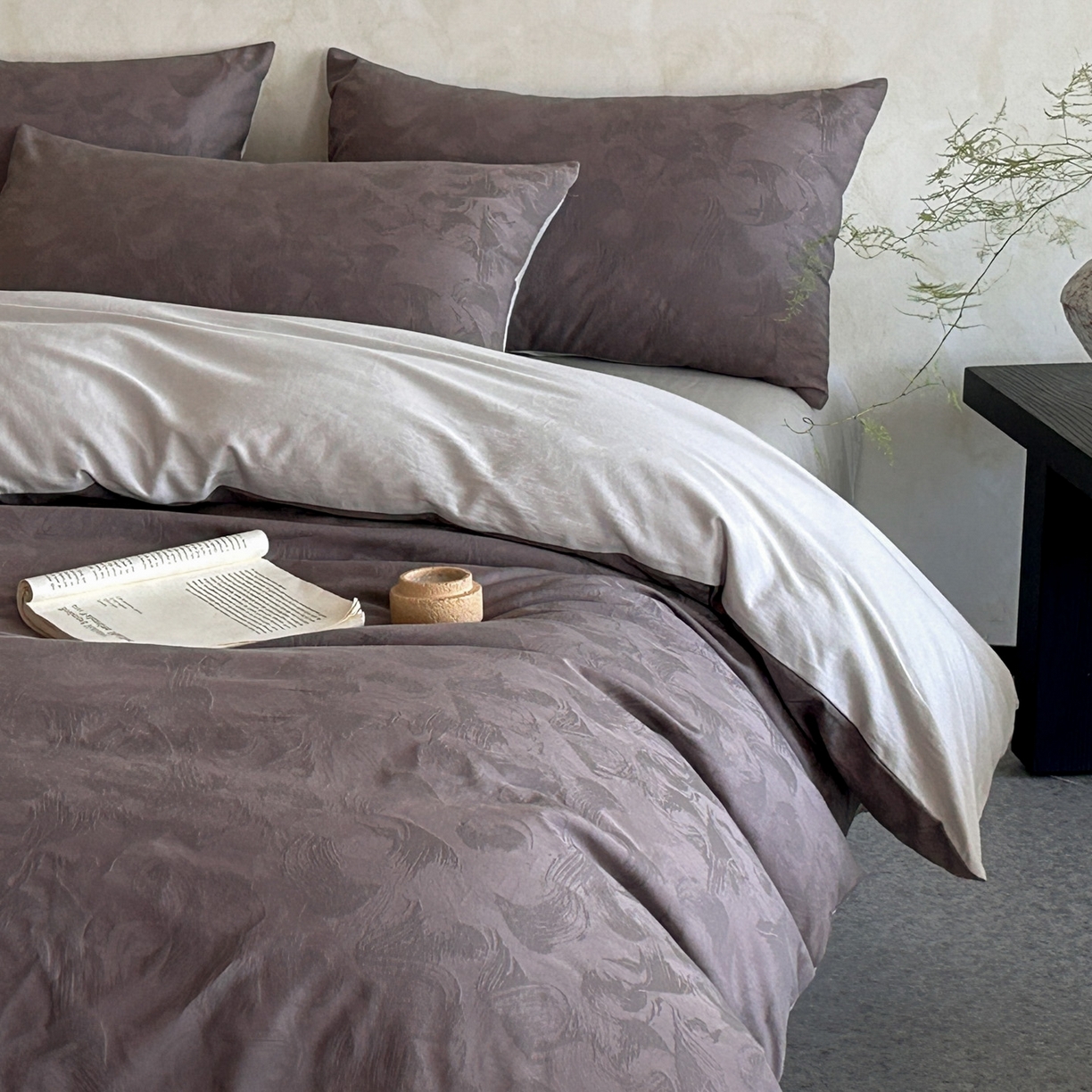 91家纺网 家纺一手货源 找家纺 618家纺 2025新款全棉磨毛提花法式双拼四件套-赫本系列 赫本-摩卡紫