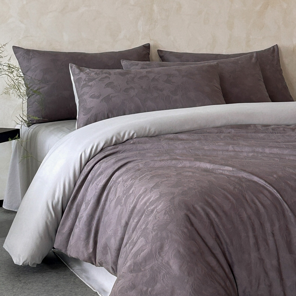 91家纺网 家纺一手货源 找家纺 618家纺 2025新款全棉磨毛提花法式双拼四件套-赫本系列 赫本-摩卡紫