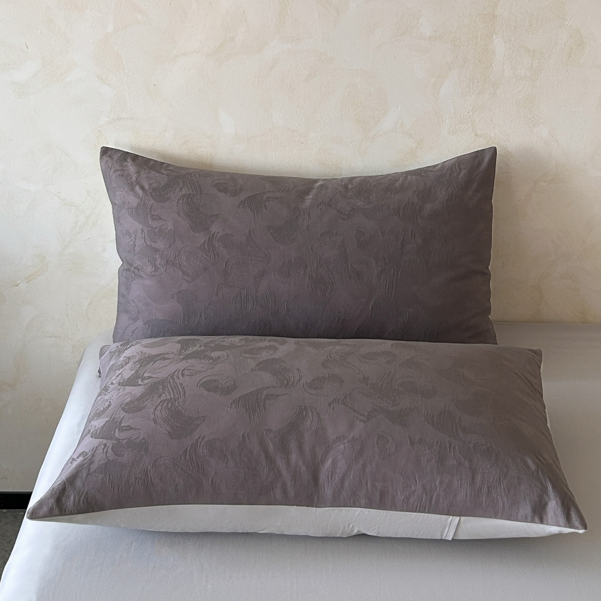 91家纺网 家纺一手货源 找家纺 618家纺 2025新款全棉磨毛提花法式双拼四件套-赫本系列 赫本-摩卡紫