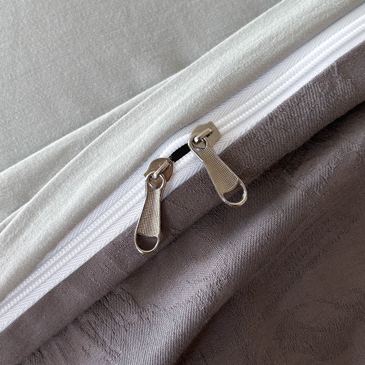 91家纺网 家纺一手货源 找家纺 618家纺 2025新款全棉磨毛提花法式双拼四件套-赫本系列 赫本-摩卡紫