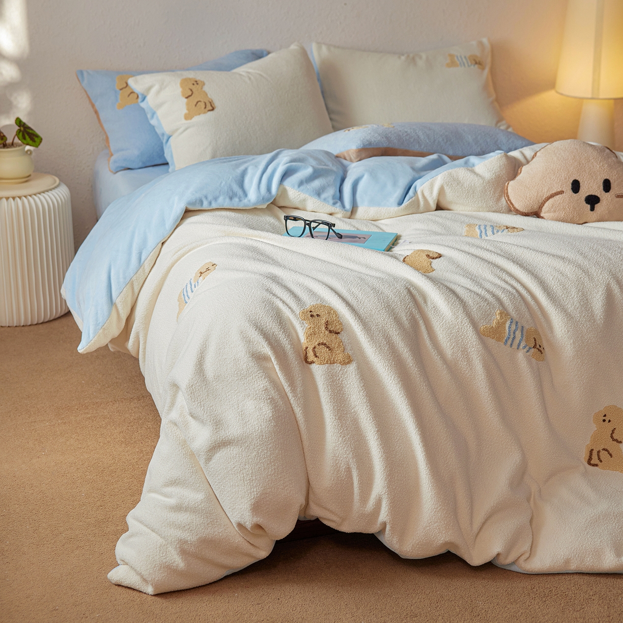 91家纺网 家纺一手货源 找家纺 （总）风向标家纺 2025新款卡通全消光暖呢绒毛巾绣四件套-风格一