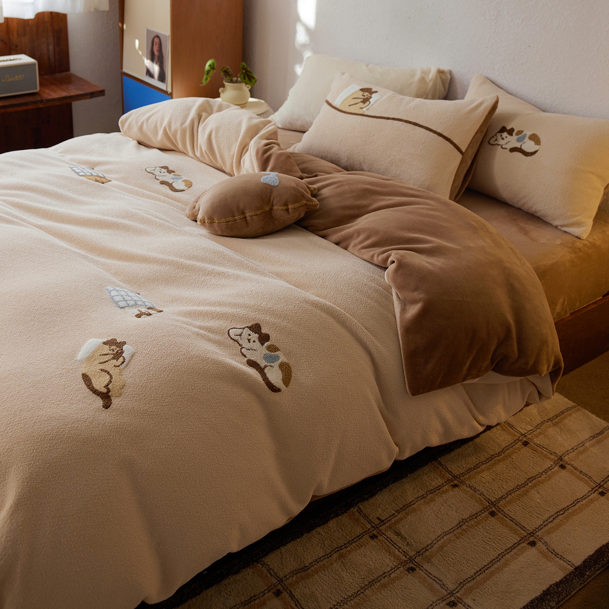 91家纺网 家纺一手货源 找家纺 （总）风向标家纺 2025新款卡通全消光暖呢绒毛巾绣四件套-风格一