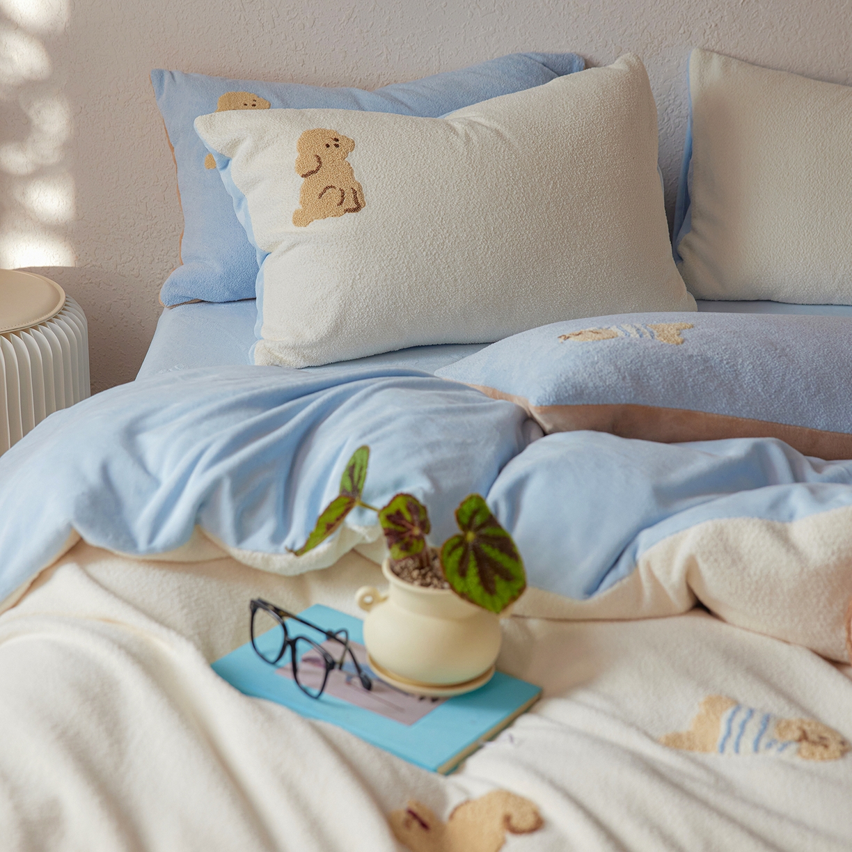 91家纺网 家纺一手货源 找家纺 （总）风向标家纺 2025新款卡通全消光暖呢绒毛巾绣四件套-风格一