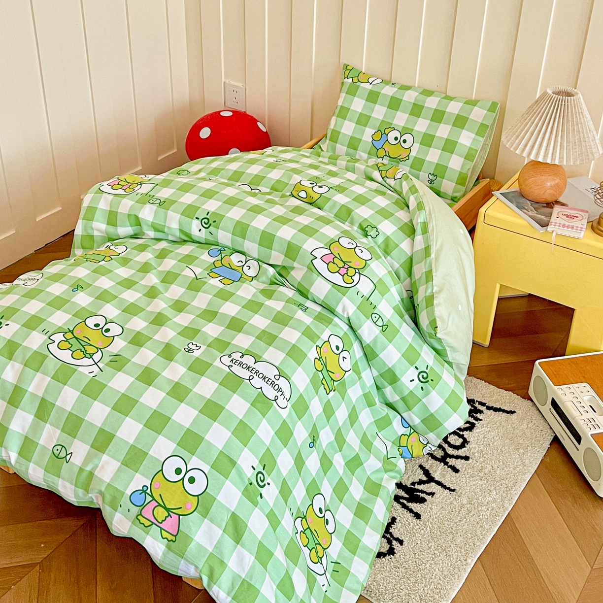 91家纺网 家纺一手货源 找家纺 名兮家居 2025新款全棉小版经典奥特曼-三丽鸥幼儿园儿童套件【含防伪标】 格子大眼蛙