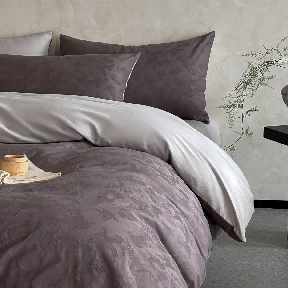 91家纺网 家纺一手货源 找家纺 618家纺 2025新款全棉磨毛提花法式双拼四件套-赫本系列 赫本-摩卡紫