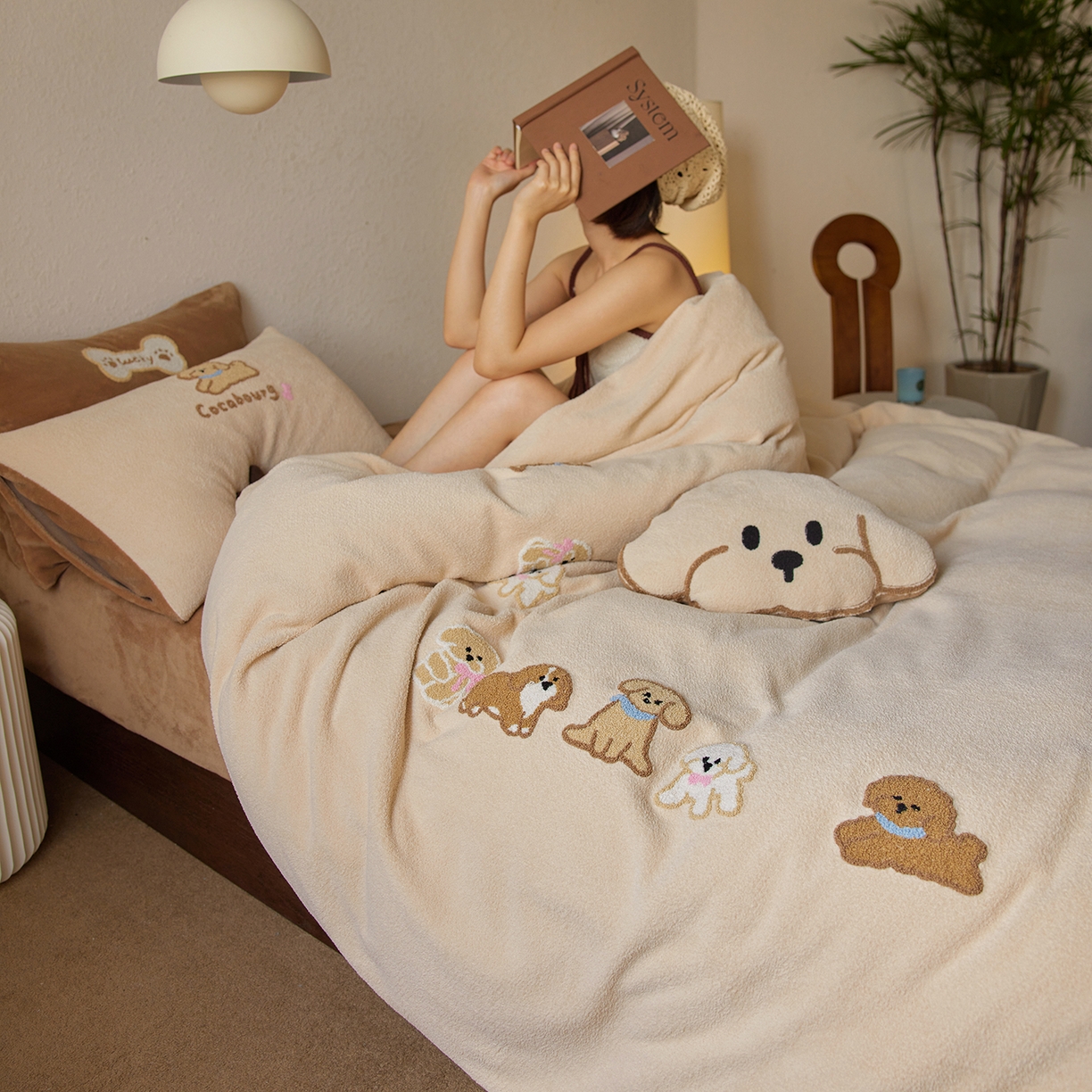 91家纺网 家纺一手货源 找家纺 风向标家纺 2025新款卡通全消光暖呢绒毛巾绣四件套-风格一 站队小泰迪