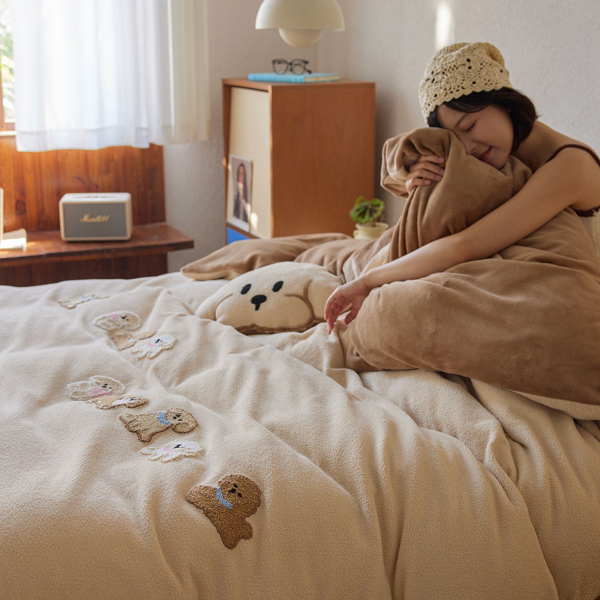 91家纺网 家纺一手货源 找家纺 风向标家纺 2025新款卡通全消光暖呢绒毛巾绣四件套-风格一 站队小泰迪