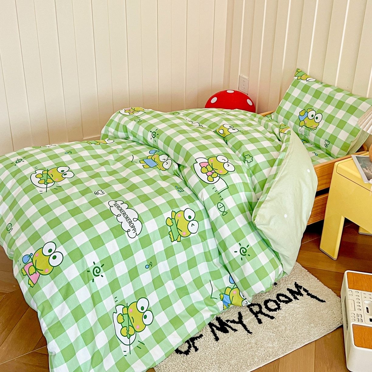 91家纺网 家纺一手货源 找家纺 名兮家居 2025新款全棉小版经典奥特曼-三丽鸥幼儿园儿童套件【含防伪标】 格子大眼蛙