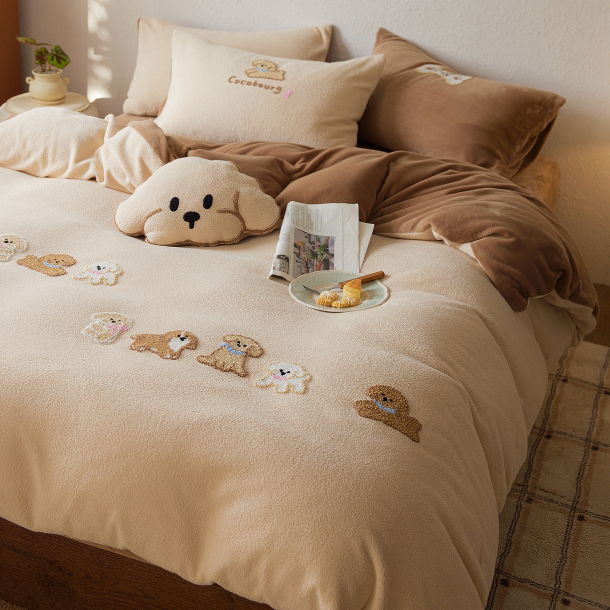 91家纺网 家纺一手货源 找家纺 风向标家纺 2025新款卡通全消光暖呢绒毛巾绣四件套-风格一 站队小泰迪