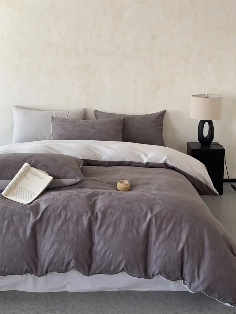 91家纺网 家纺一手货源 找家纺 618家纺 2025新款全棉磨毛提花法式双拼四件套-赫本系列 赫本-摩卡紫