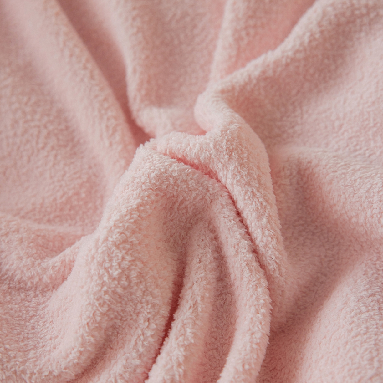 91家纺网 家纺一手货源 找家纺 风向标家纺 2025新款卡通全消光暖呢绒毛巾绣四件套-风格一 荔枝熊猫-红