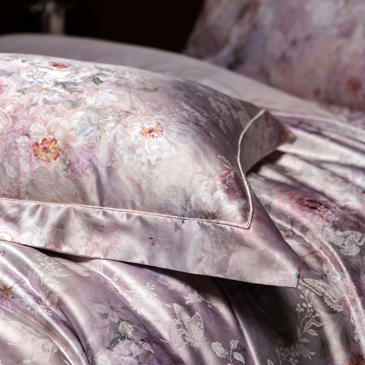 91家纺网 家纺一手货源 找家纺 太古汇家居 2025新款桑真丝提花+印花系列四件套 琉璃梦境-紫