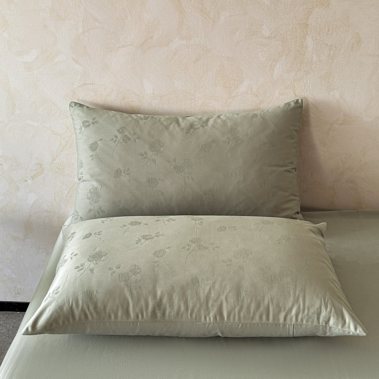 91家纺网 家纺一手货源 找家纺 618家纺 2025新款全棉磨毛提花法式双拼四件套-赫本系列 赫本-青枝影