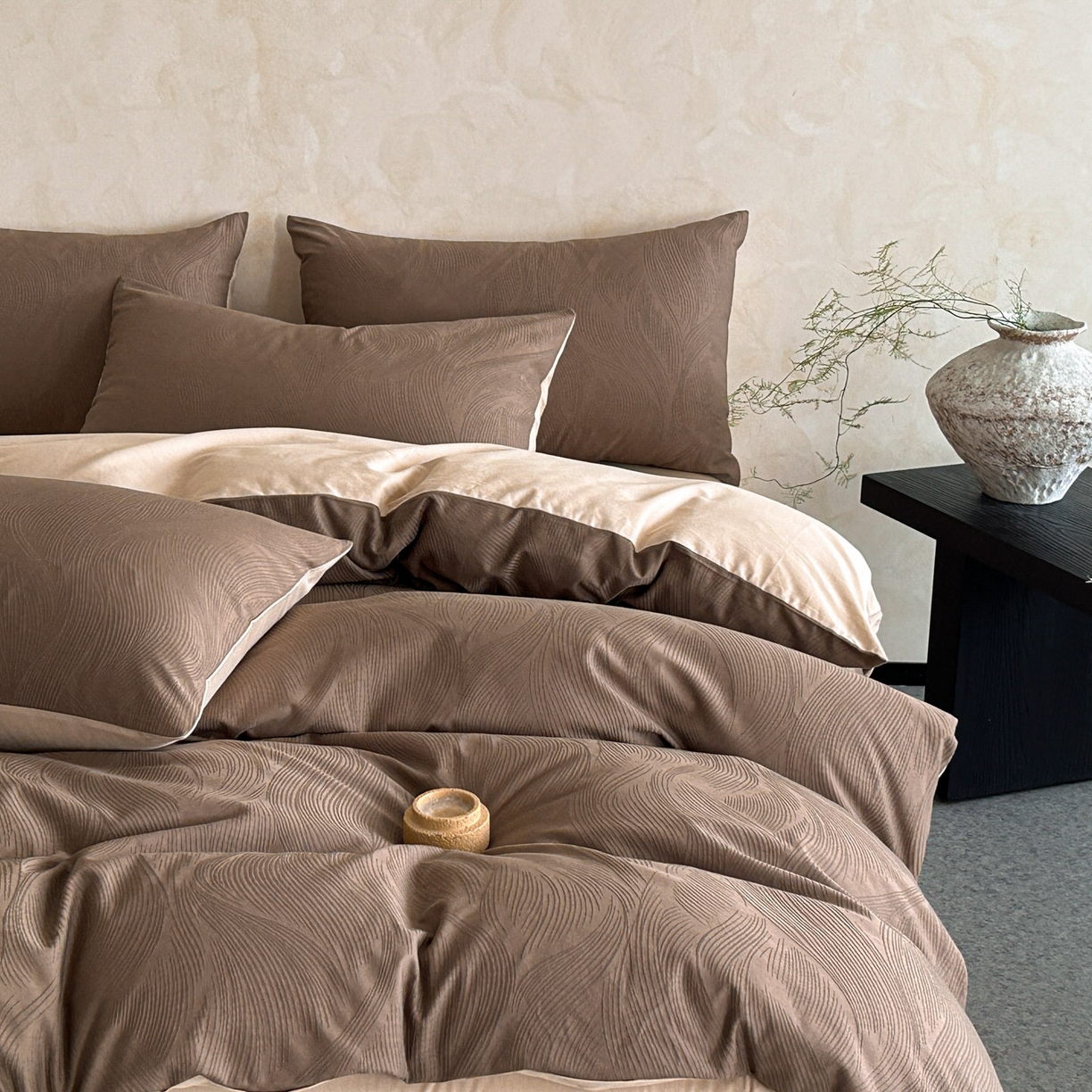 91家纺网 家纺一手货源 找家纺 618家纺 2025新款全棉磨毛提花法式双拼四件套-赫本系列 赫本-云影咖