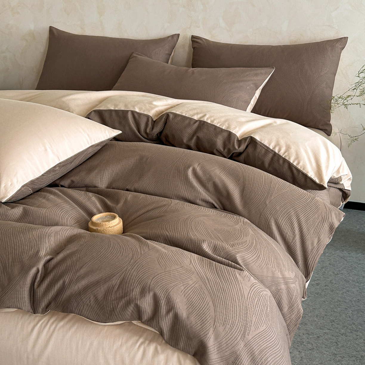 91家纺网 家纺一手货源 找家纺 618家纺 2025新款全棉磨毛提花法式双拼四件套-赫本系列 赫本-云影咖