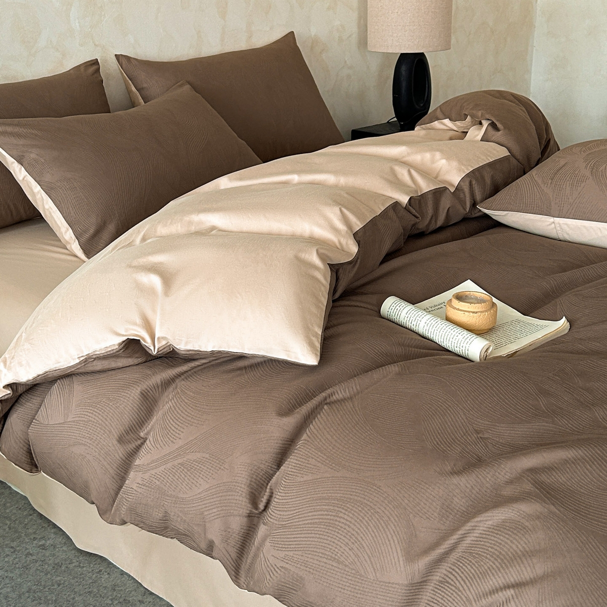 91家纺网 家纺一手货源 找家纺 618家纺 2025新款全棉磨毛提花法式双拼四件套-赫本系列 赫本-云影咖