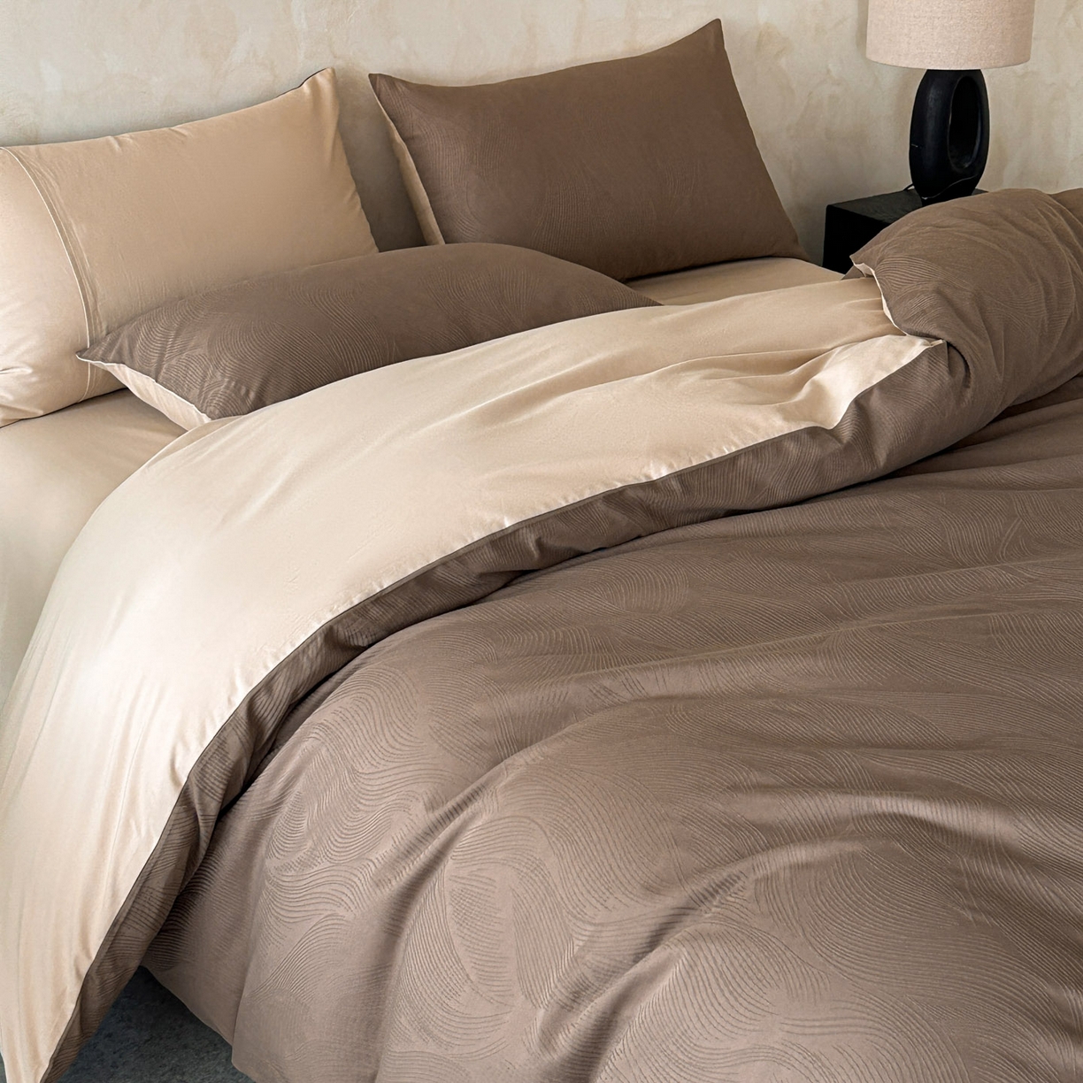 91家纺网 家纺一手货源 找家纺 618家纺 2025新款全棉磨毛提花法式双拼四件套-赫本系列 赫本-云影咖