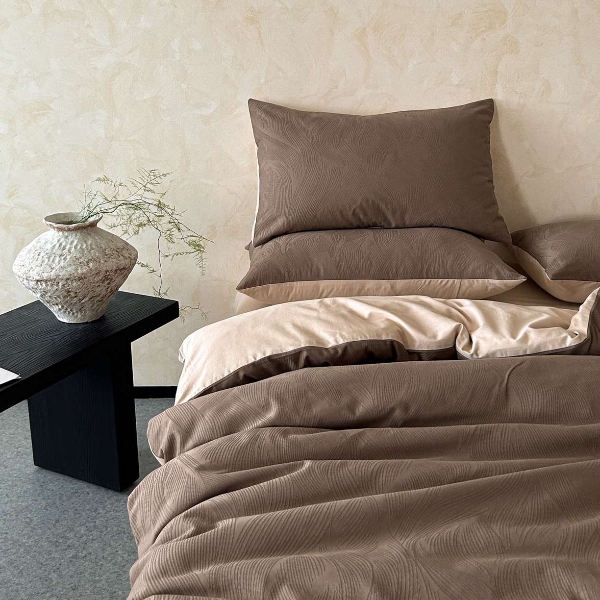 91家纺网 家纺一手货源 找家纺 618家纺 2025新款全棉磨毛提花法式双拼四件套-赫本系列 赫本-云影咖