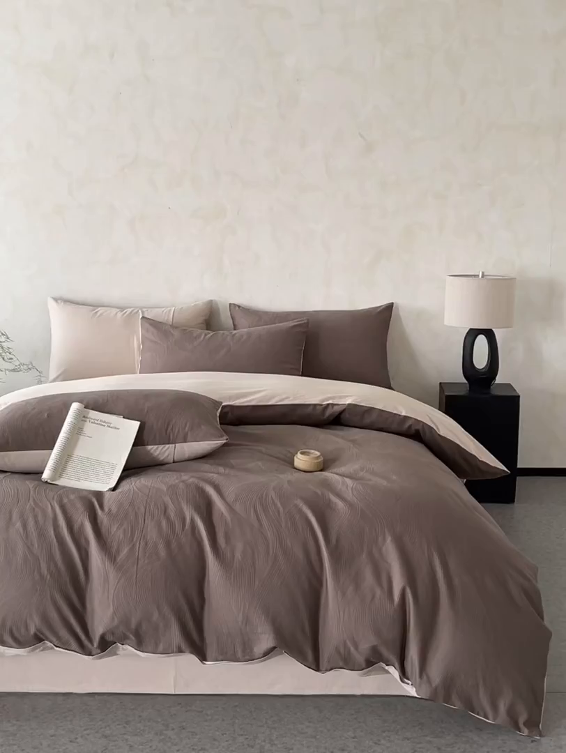 91家纺网 家纺一手货源 找家纺 618家纺 2025新款全棉磨毛提花法式双拼四件套-赫本系列 赫本-云影咖