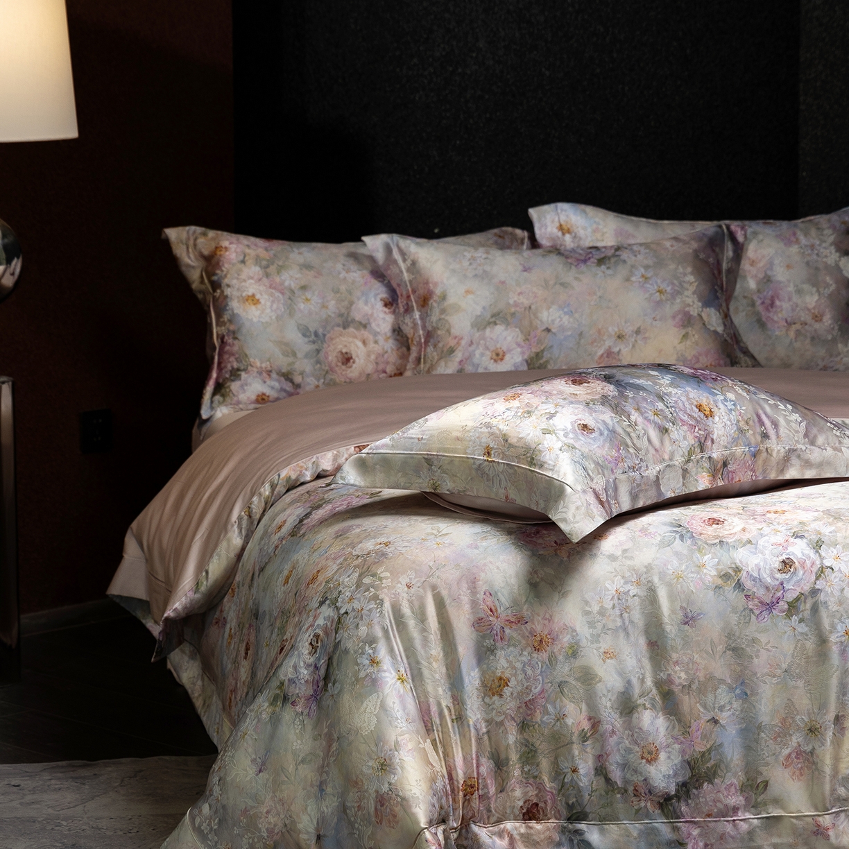 91家纺网 家纺一手货源 找家纺 太古汇家居 2025新款桑真丝提花+印花系列四件套 琉璃梦境-粉