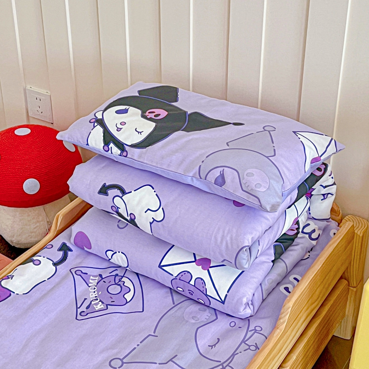 91家纺网 家纺一手货源 找家纺 名兮家居 2025新款全棉小版经典奥特曼-三丽鸥幼儿园儿童套件【含防伪标】 情书库洛米