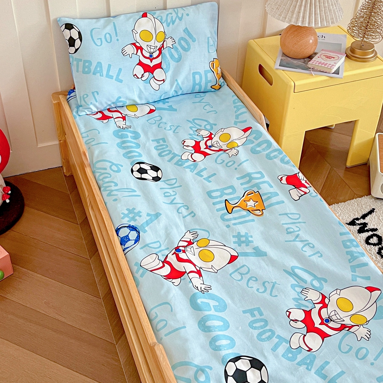 91家纺网 家纺一手货源 找家纺 名兮家居 2025新款全棉小版经典奥特曼-三丽鸥幼儿园儿童套件【含防伪标】 世界杯