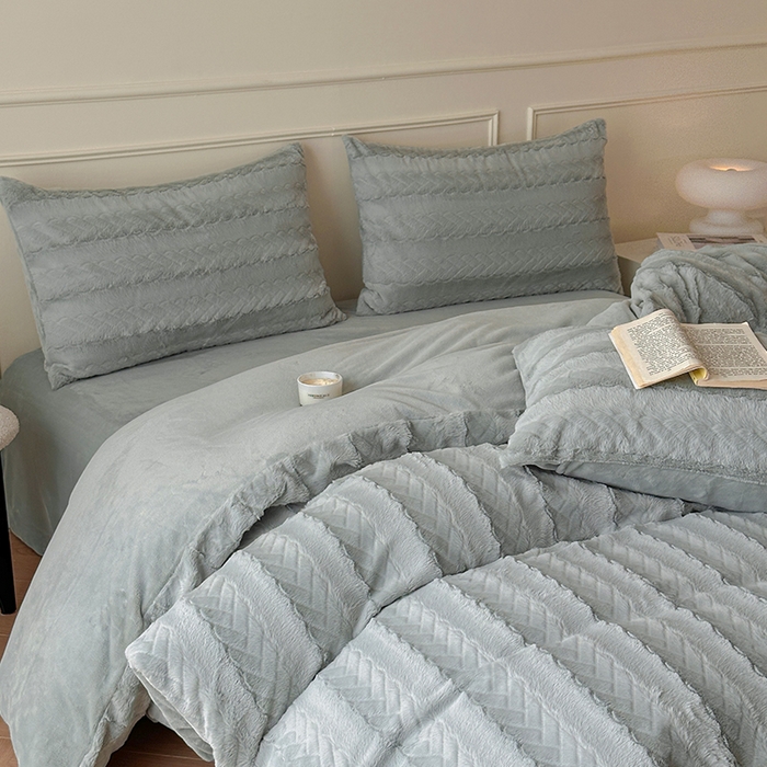 91家纺网 家纺一手货源 找家纺 618家纺 2025新款冬日纯色法式浪漫月桂绒四件套 月桂绒-灰纹绒