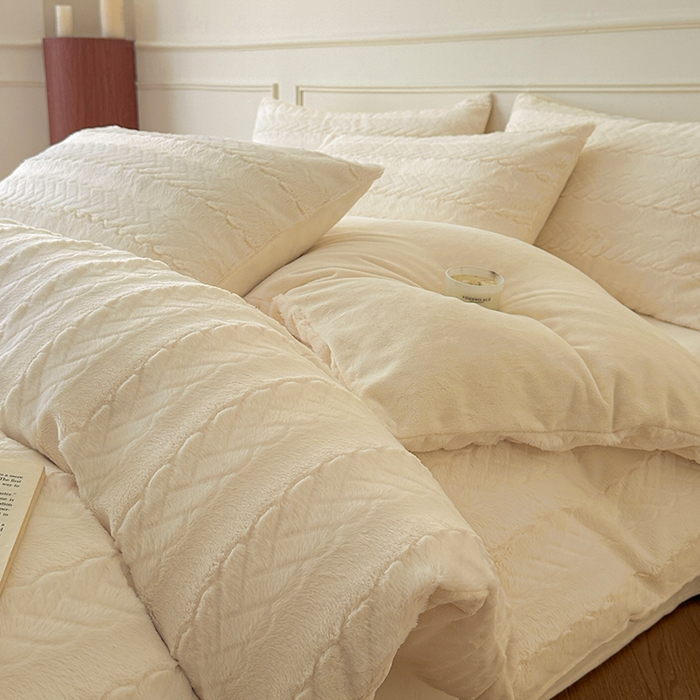 91家纺网 家纺一手货源 找家纺 618家纺 2025新款冬日纯色法式浪漫月桂绒四件套 月桂绒-奶白绒