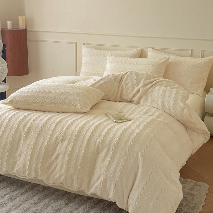 91家纺网 家纺一手货源 找家纺 618家纺 2025新款冬日纯色法式浪漫月桂绒四件套 月桂绒-奶白绒