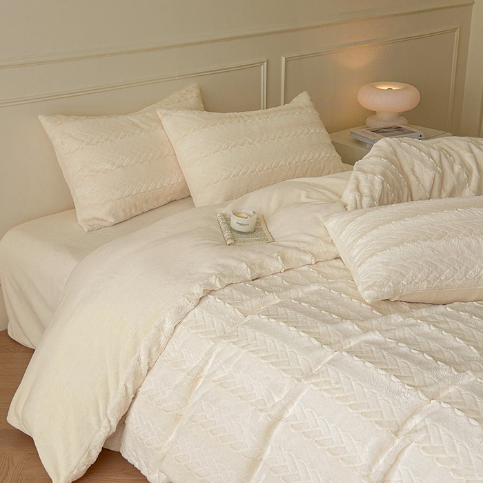 91家纺网 家纺一手货源 找家纺 618家纺 2025新款冬日纯色法式浪漫月桂绒四件套 月桂绒-奶白绒