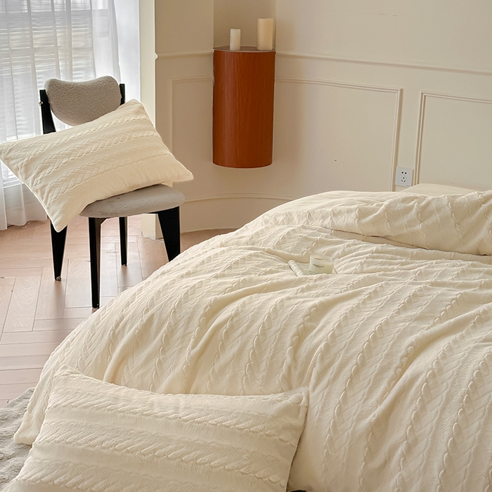 91家纺网 家纺一手货源 找家纺 618家纺 2025新款冬日纯色法式浪漫月桂绒四件套 月桂绒-奶白绒