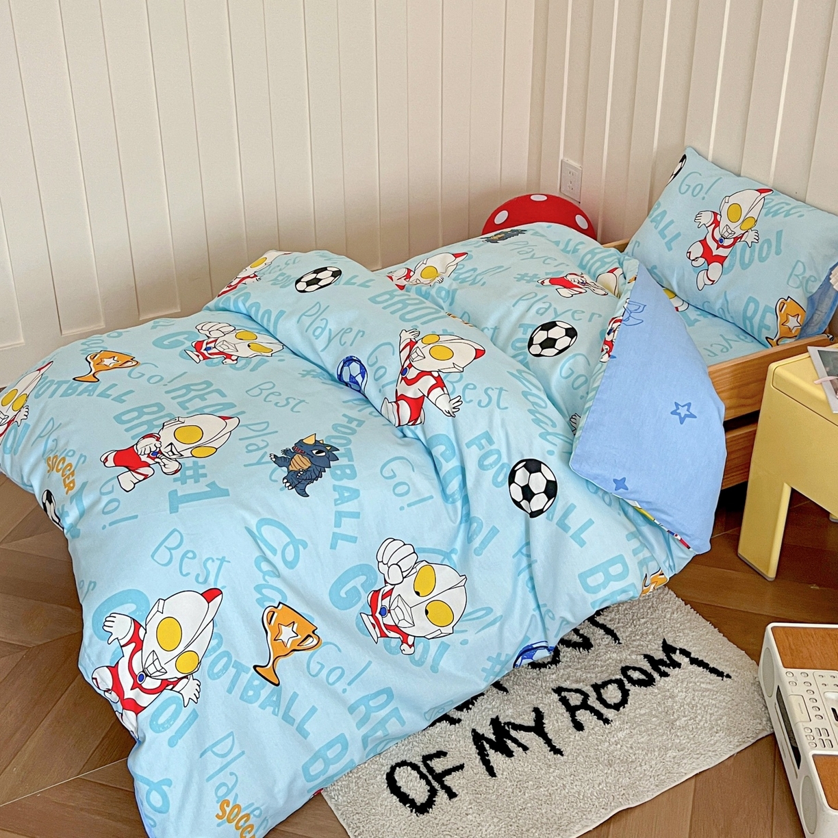 91家纺网 家纺一手货源 找家纺 名兮家居 2025新款全棉小版经典奥特曼-三丽鸥幼儿园儿童套件【含防伪标】 世界杯