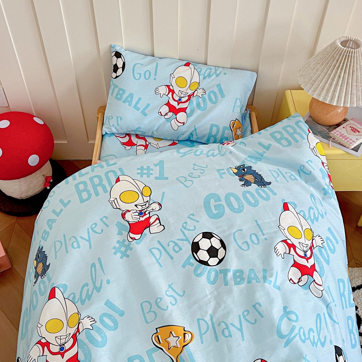 91家纺网 家纺一手货源 找家纺 名兮家居 2025新款全棉小版经典奥特曼-三丽鸥幼儿园儿童套件【含防伪标】 世界杯