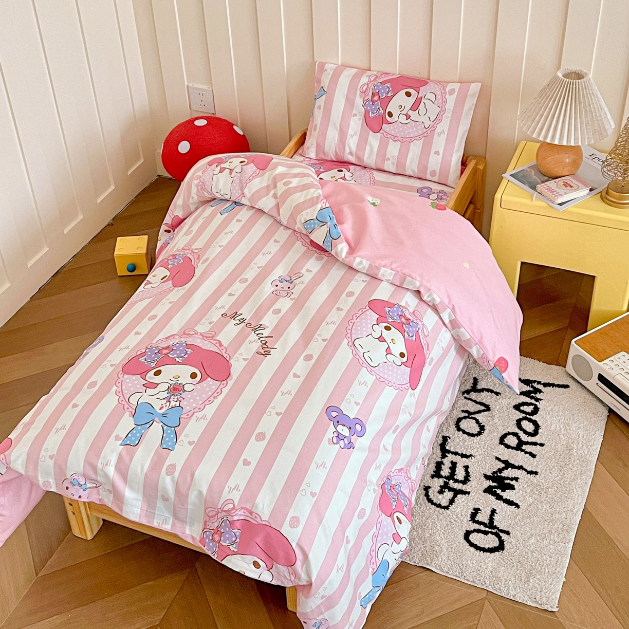 91家纺网 家纺一手货源 找家纺 名兮家居 2025新款全棉小版经典奥特曼-三丽鸥幼儿园儿童套件【含防伪标】 竖条美乐蒂