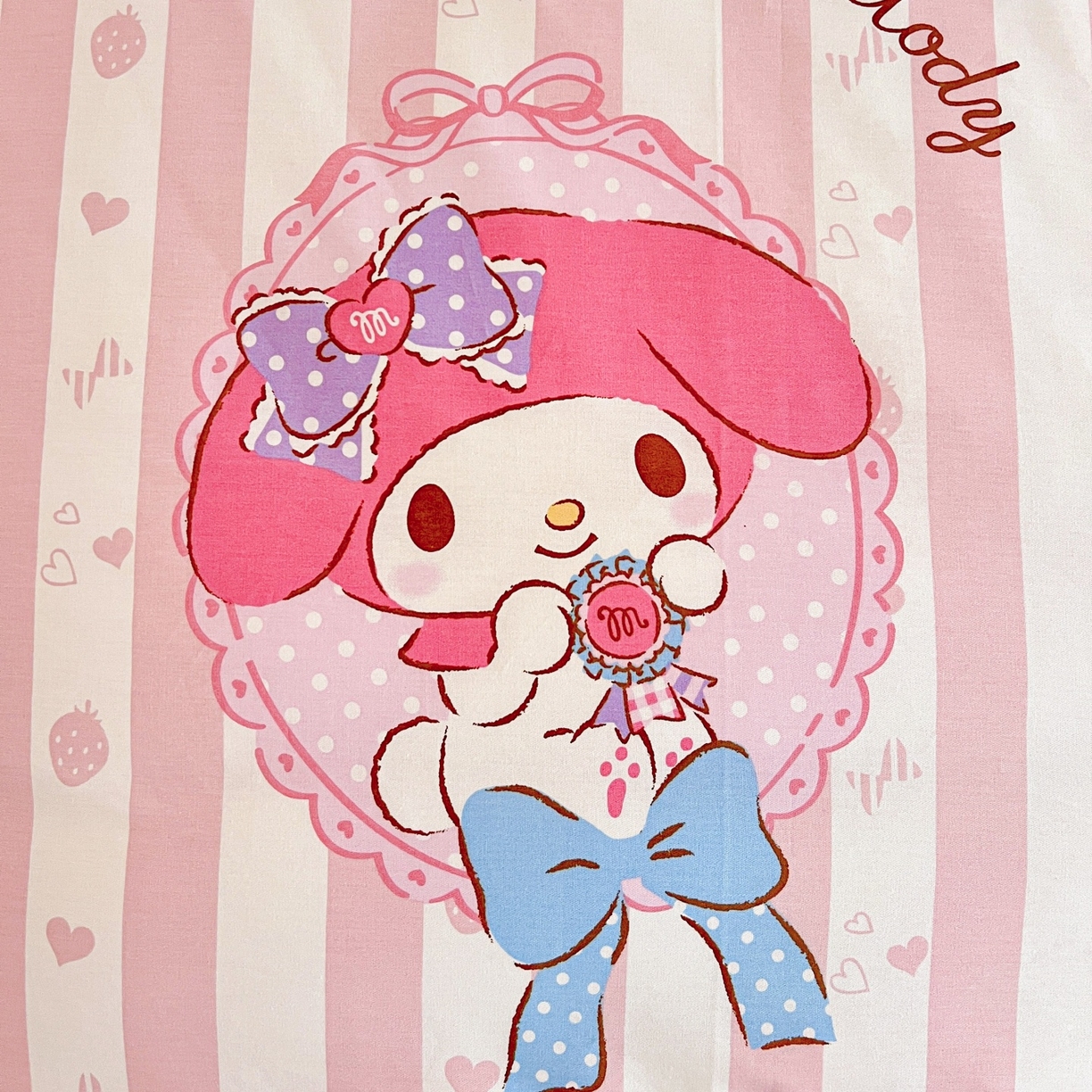 91家纺网 家纺一手货源 找家纺 名兮家居 2025新款全棉小版经典奥特曼-三丽鸥幼儿园儿童套件【含防伪标】 竖条美乐蒂