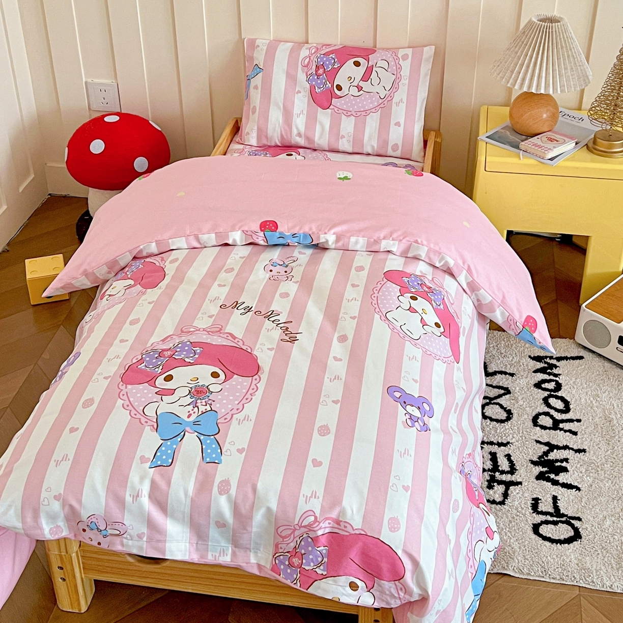 91家纺网 家纺一手货源 找家纺 名兮家居 2025新款全棉小版经典奥特曼-三丽鸥幼儿园儿童套件【含防伪标】 竖条美乐蒂