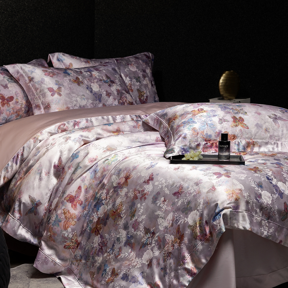 91家纺网 家纺一手货源 找家纺 太古汇家居 2025新款桑真丝提花+印花系列四件套 星光蝶影-粉