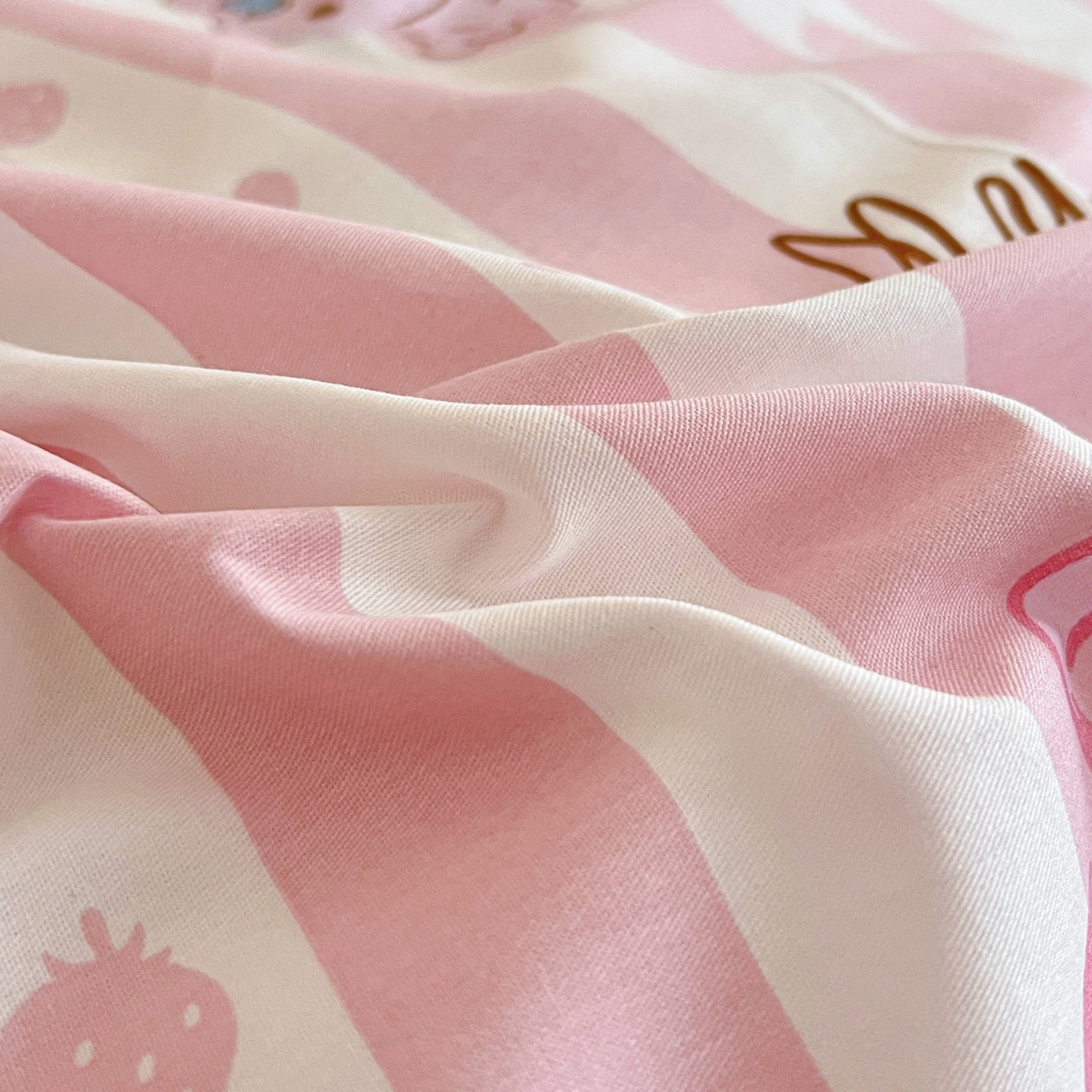 91家纺网 家纺一手货源 找家纺 名兮家居 2025新款全棉小版经典奥特曼-三丽鸥幼儿园儿童套件【含防伪标】 竖条美乐蒂