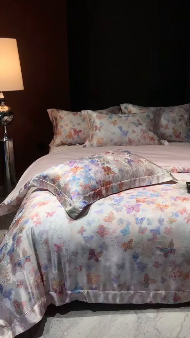 91家纺网 家纺一手货源 找家纺 太古汇家居 2025新款桑真丝提花+印花系列四件套 星光蝶影-粉