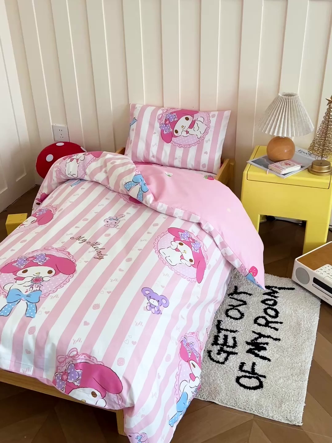 91家纺网 家纺一手货源 找家纺 名兮家居 2025新款全棉小版经典奥特曼-三丽鸥幼儿园儿童套件【含防伪标】 竖条美乐蒂