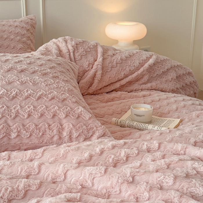 91家纺网 家纺一手货源 找家纺 618家纺 2025新款冬日温暖纯色法式浪漫云舒绒四件套 云舒绒-菱光粉