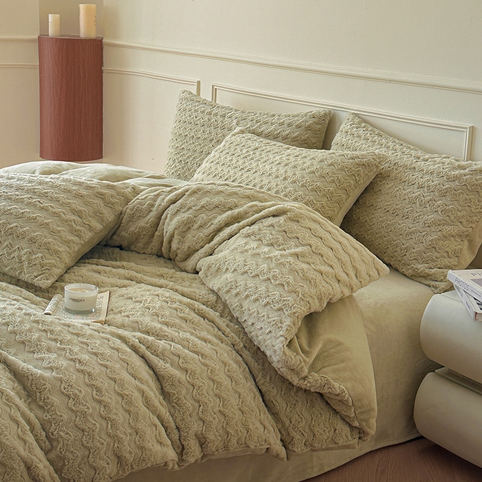 91家纺网 家纺一手货源 找家纺 618家纺 2025新款冬日温暖纯色法式浪漫云舒绒四件套 云舒绒-菱光绿