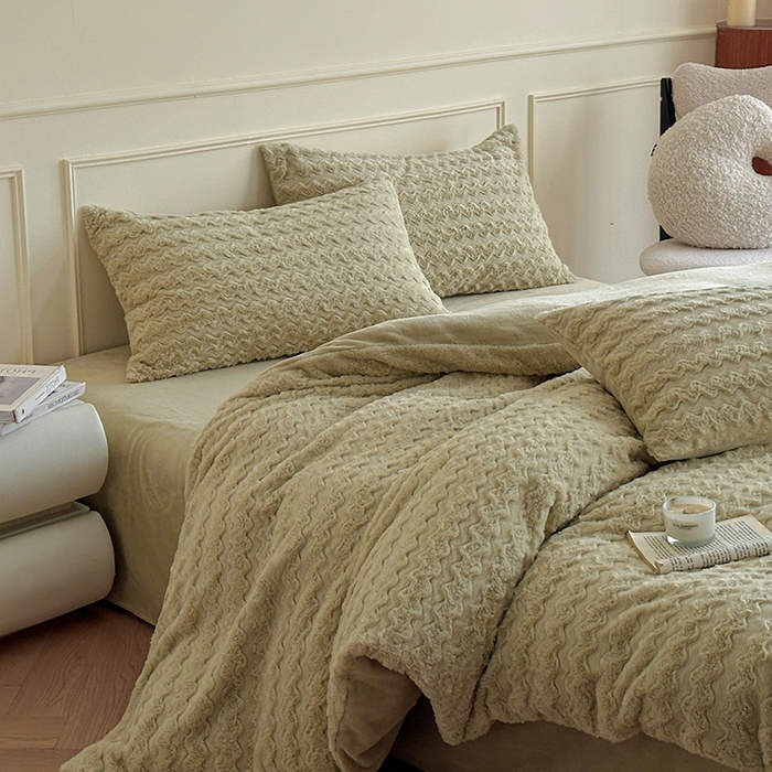 91家纺网 家纺一手货源 找家纺 618家纺 2025新款冬日温暖纯色法式浪漫云舒绒四件套 云舒绒-菱光绿