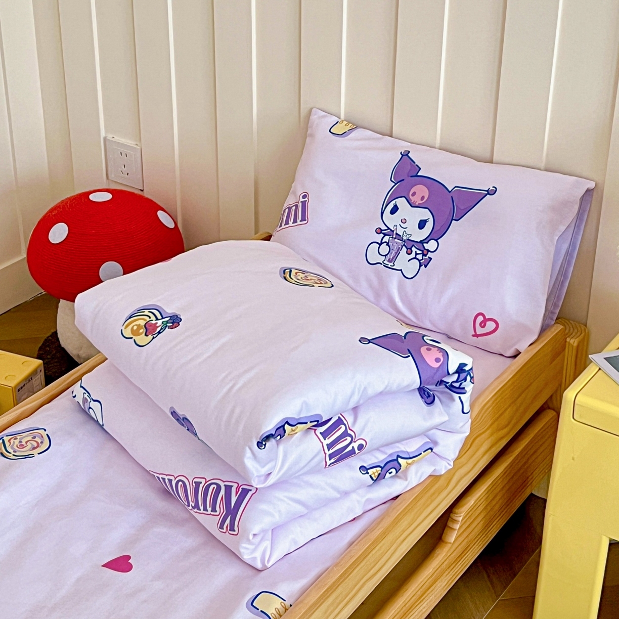 91家纺网 家纺一手货源 找家纺 名兮家居 2025新款全棉小版经典奥特曼-三丽鸥幼儿园儿童套件【含防伪标】 甜筒库洛米