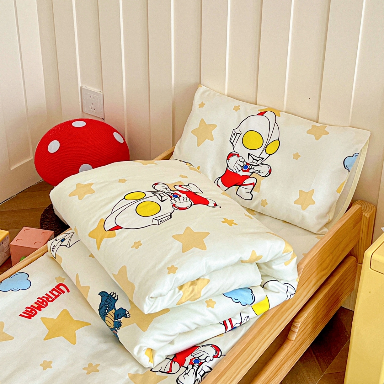 91家纺网 家纺一手货源 找家纺 名兮家居 2025新款全棉小版经典奥特曼-三丽鸥幼儿园儿童套件【含防伪标】 星星奥特曼